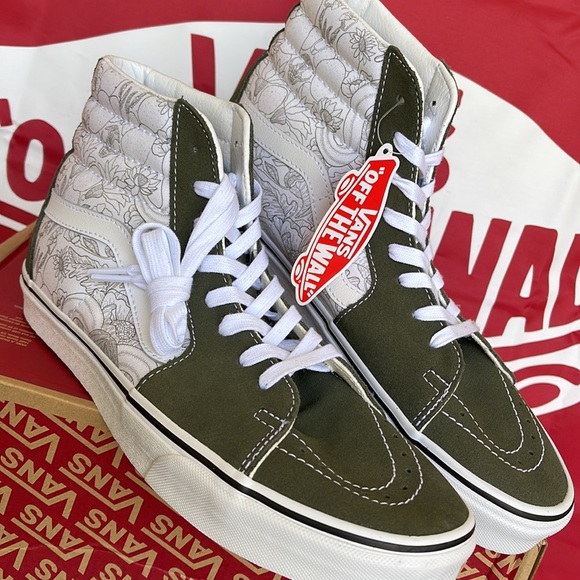 Vans Sk8-Hi
Desert Skulls Grape Leaf/
VNOA32QGRQV
Sneakers
MENS - Picture 8 of 16